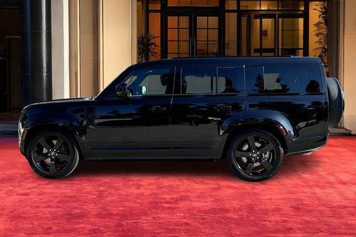 2025 Land Rover Defender 130 P400 X-Dynamic SE