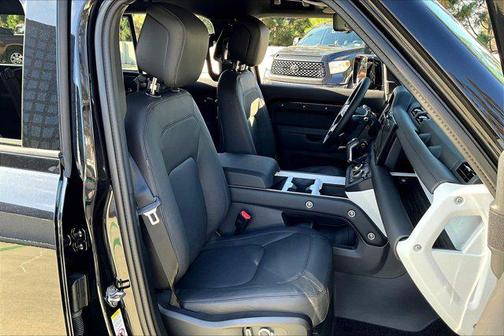 2025 Land Rover Defender 130 P400 X-Dynamic SE