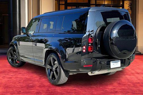 2025 Land Rover Defender 130 P400 X-Dynamic SE