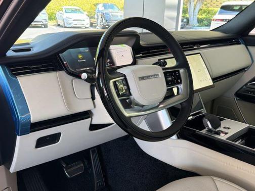 Obsidian Black SV Bespoke Ultra Metallic Satin 2026 Land Rover Range Rover P530 SE