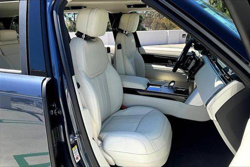 2025 Land Rover Range Rover P400 SE 7 Seat