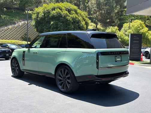 SV Bespoke Match-to-Sample Gre 2026 Land Rover Range Rover P615 SV
