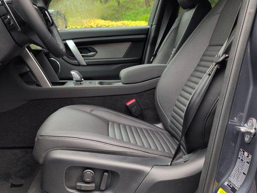 Varesine Blue Metallic 2026 Land Rover Discovery Sport Landmark