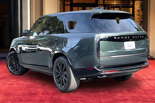 2026 Land Rover Range Rover P550e SE