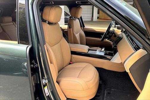 2026 Land Rover Range Rover P550e SE