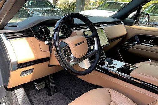 2026 Land Rover Range Rover P550e SE