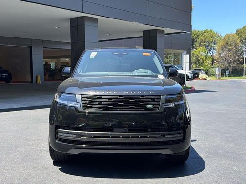 Santorini Black 2026 Land Rover Range Rover P550e SE