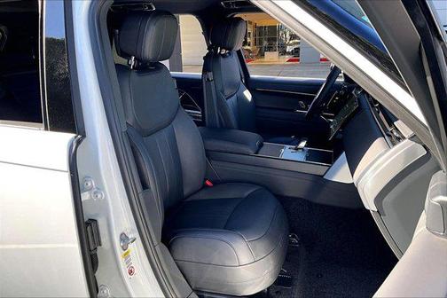 2026 Land Rover Range Rover P550e SE