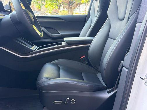 Pearl White Multi-Coat 2024 Tesla Model X Long Range