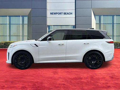 1ej/White 2026 Land Rover Range Rover Sport P635 SV