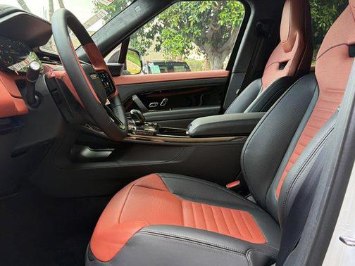 1ej/White 2026 Land Rover Range Rover Sport P635 SV