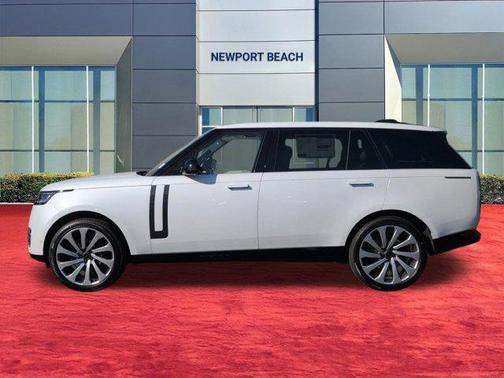 Ostuni Pearl White Premium Metallic 2026 Land Rover Range Rover P400 SE 7 Seat