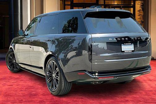 2025 Land Rover Range Rover P530 SE 7 Seat