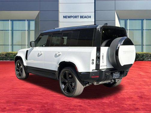 1aa/White 2026 Land Rover Defender P400 X-Dynamic SE