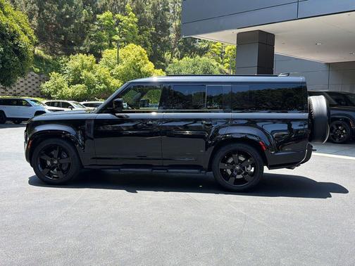 Santorini Black Metallic 2025 Land Rover Defender 130 P400 X-Dynamic SE