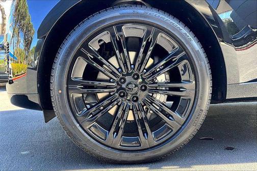 1ag/Black 2026 Land Rover Range Rover P400 SE 7 Seat