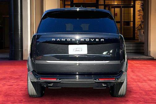 1ag/Black 2026 Land Rover Range Rover P400 SE 7 Seat