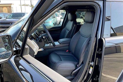 Santorini Black 2026 Land Rover Range Rover P400 SE 7 Seat