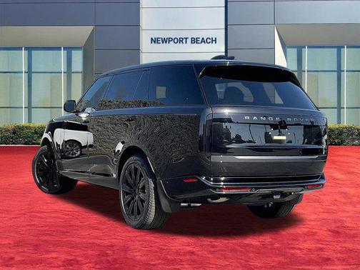 Santorini Black 2026 Land Rover Range Rover P400 SE 7 Seat