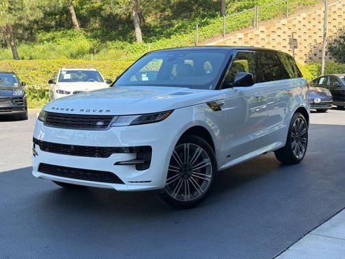 1aa/White 2026 Land Rover Range Rover Sport SE
