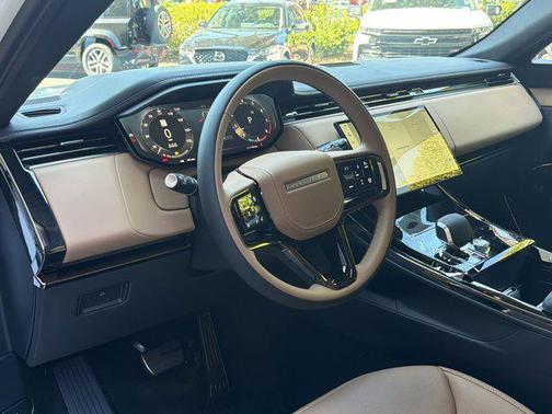 1aa/White 2026 Land Rover Range Rover Sport SE