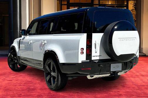 2025 Land Rover Defender 130 P400 X-Dynamic SE