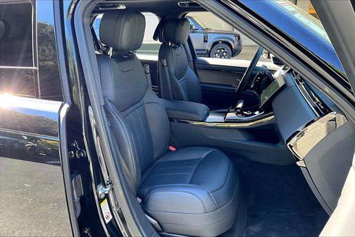 2026 Land Rover Range Rover Sport SE