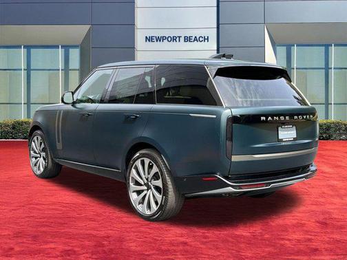 British Racing Green SV Bespoke Ultra Met Satin 2026 Land Rover Range Rover P530 SE