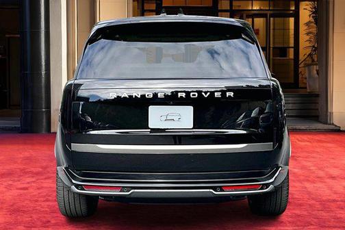2026 Land Rover Range Rover P550e SE