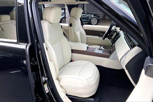 2026 Land Rover Range Rover P550e SE