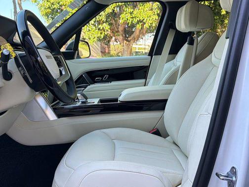 Icy White SV Bespoke Special Effect Satin 2026 Land Rover Range Rover P530 Autobiography