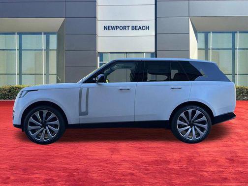 Icy White SV Bespoke Special Effect Satin 2026 Land Rover Range Rover P530 Autobiography