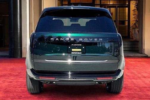 2025 Land Rover Range Rover P530 SE