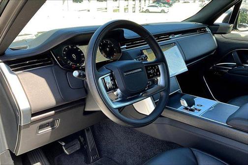 2025 Land Rover Range Rover P530 SE