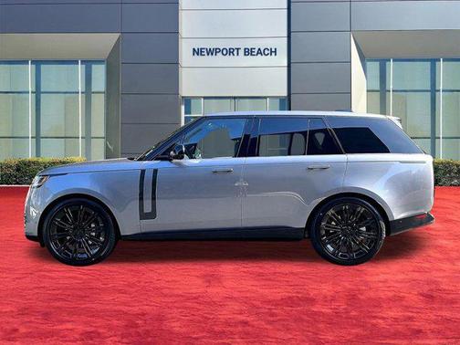 1df/Gray 2026 Land Rover Range Rover P400 SE