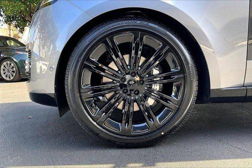 1df/Gray 2026 Land Rover Range Rover P400 SE