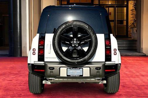 2025 Land Rover Defender 110 P400 X-Dynamic SE