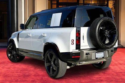 2025 Land Rover Defender 110 P400 X-Dynamic SE