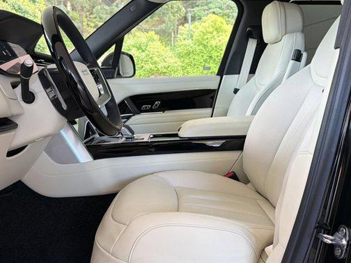 1ag/Black 2026 Land Rover Range Rover P400 SE 7 Seat