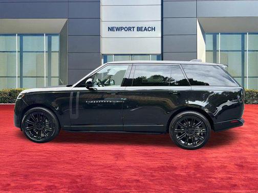 1ag/Black 2026 Land Rover Range Rover P400 SE 7 Seat