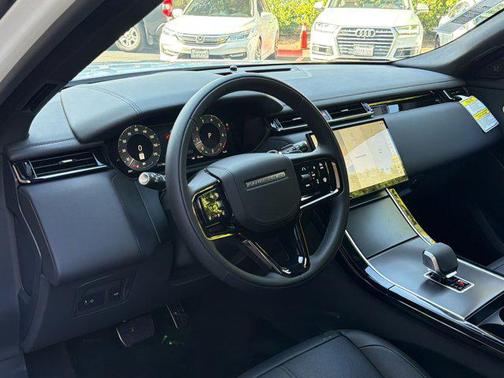 1aa/White 2026 Land Rover Range Rover Velar P250 SE R-Dynamic