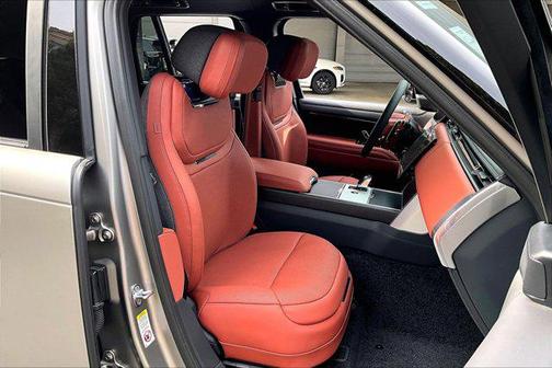 2026 Land Rover Range Rover P615 SV