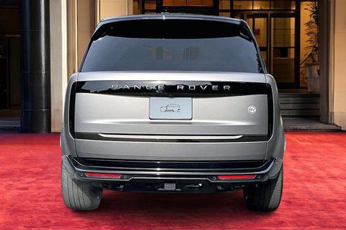 2026 Land Rover Range Rover P615 SV