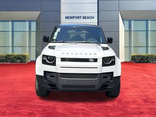 1aa/White 2026 Land Rover Defender P400 X-Dynamic SE