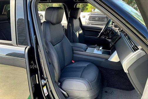 2025 Land Rover Range Rover P530 SE 7 Seat