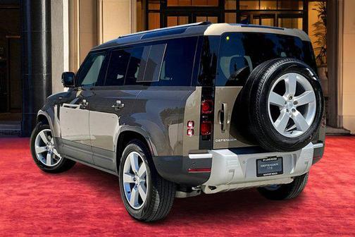 2025 Land Rover Defender 110 P300