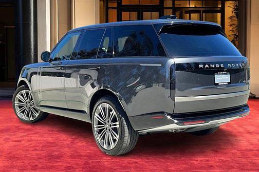 2025 Land Rover Range Rover P530 SE