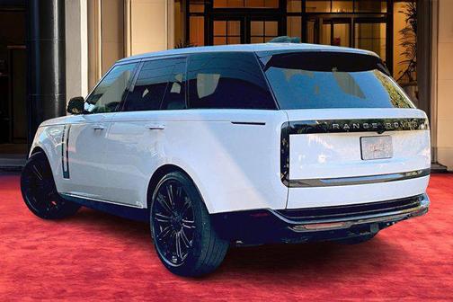 2026 Land Rover Range Rover P530 SE