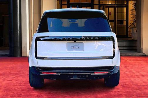 2026 Land Rover Range Rover P530 SE