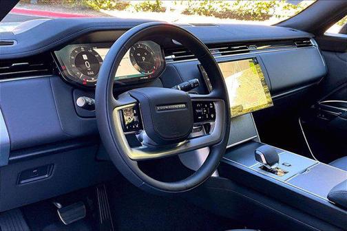 1aa/White 2026 Land Rover Range Rover P530 SE